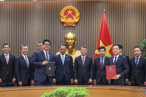 Thủ tướng Lê Minh Hưng tiếp Chủ tịch kiêm Tổng Giám đốc Tập đoàn Dầu khí quốc gia Malaysia