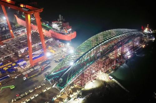 Hạ thủy thành công nhịp cầu đi bộ 3.400 tấn, chuẩn bị hợp long