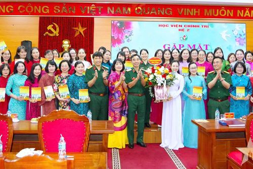 Phụ nữ Hệ 2, Học viện Chính trị năng động, trách nhiệm trong công tác