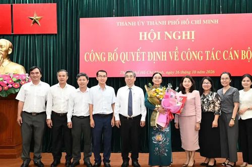 Ban Thường vụ Thành ủy TPHCM trao quyết định điều động cán bộ