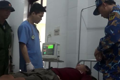 Cấp cứu kịp thời ngư dân bị rối loạn tiền đình khi đang khai thác hải sản trên biển
