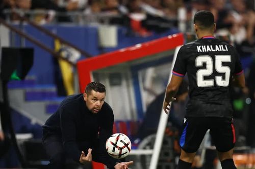 HLV Crystal Palace trắng tay ngày trở lại Lyon