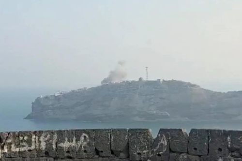 Lực lượng Houthi dội tên lửa xuống dinh tổng thống Yemen