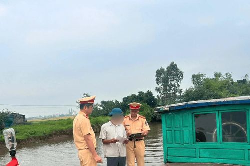 Xử phạt 2 trường hợp vi phạm hoạt động bến thủy nội địa