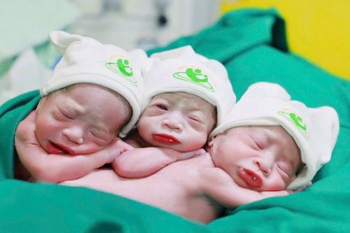 Đặt 2 phôi mang tam thai, hành trình căng thẳng đón 3 con