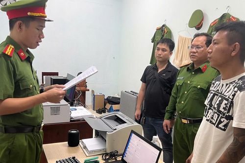 Công an Đà Nẵng bắt chủ tài khoản 'Không cần biết' cầm kiếm đập phá rồi đăng clip
