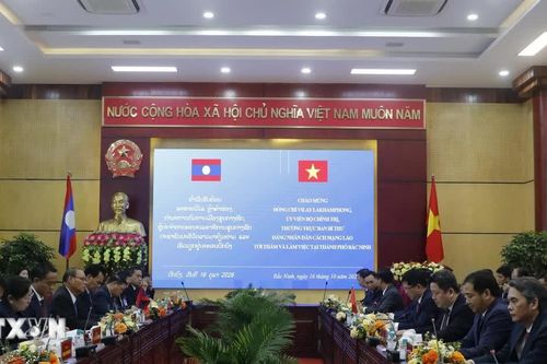 Thường trực Ban Bí thư Trung ương Đảng Nhân dân Cách mạng Lào thăm Bắc Ninh