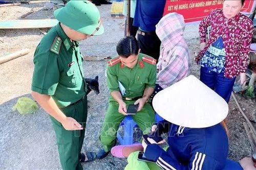 Hỗ trợ người dân đảo tiền tiêu nâng cao kỹ năng ứng dụng công nghệ thông tin