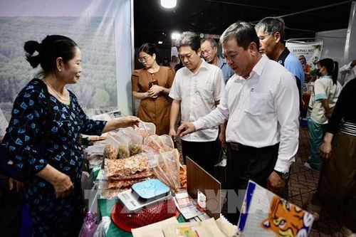 Khai mạc hội chợ triển lãm thành tựu nông nghiệp Đồng bằng sông Cửu Long
