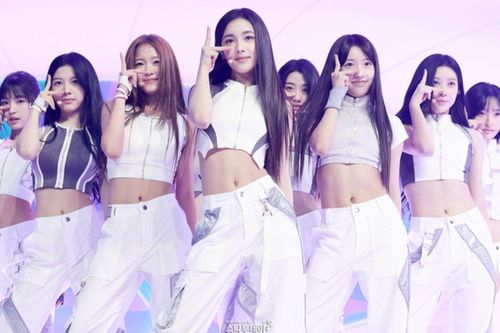 Nhóm nhạc nữ mới của Lee Soo Man 'vượt mặt' NewJeans
