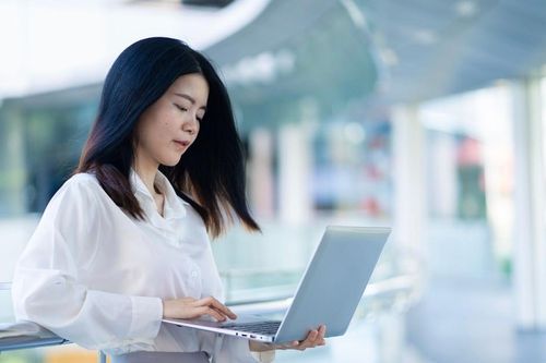 AI tạo sinh thay đổi công việc của phụ nữ: Cơ hội cho ai?