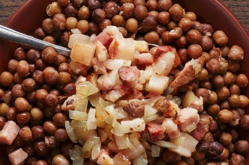 Món đậu Hà Lan cầu may mắn trong dịp Giáng sinh ở Latvia