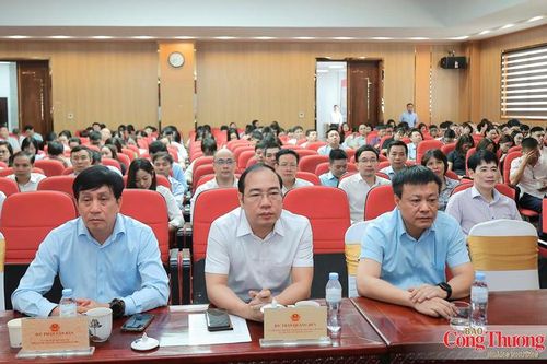 Chùm ảnh: Đảng bộ Bộ Công Thương học tập, quán triệt Nghị quyết Hội nghị lần thứ Tư khóa XIV