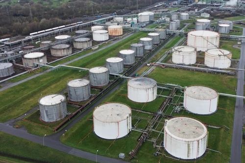 IEA đẩy nhanh kế hoạch đưa 100 triệu thùng dầu dự trữ ra thị trường