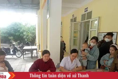 Cô đỡ thôn bản nơi vùng biên