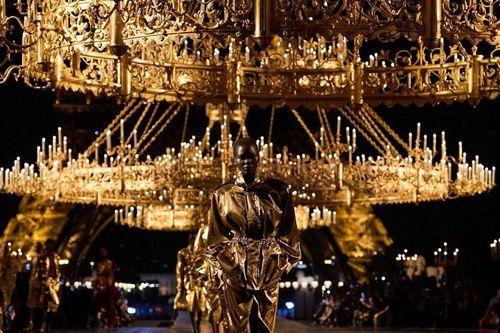 Mười năm sáng tạo cô đọng trong một khoảnh khắc thời trang