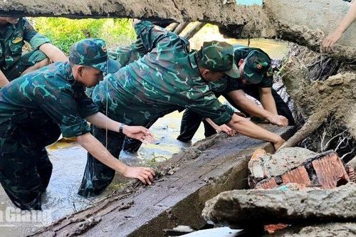 Sư đoàn 330 hỗ trợ khắc phục sạt lở tại Trường Mẫu giáo An Cư