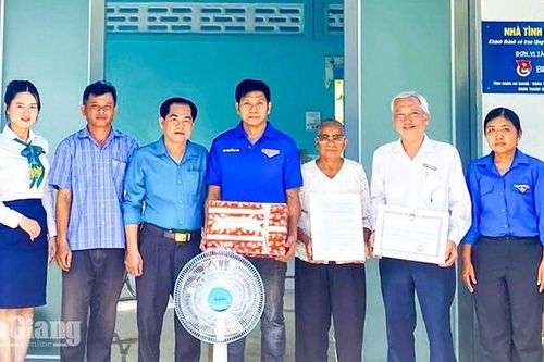 Tri Tôn hỗ trợ đoàn viên xây dựng nhà Tình nghĩa