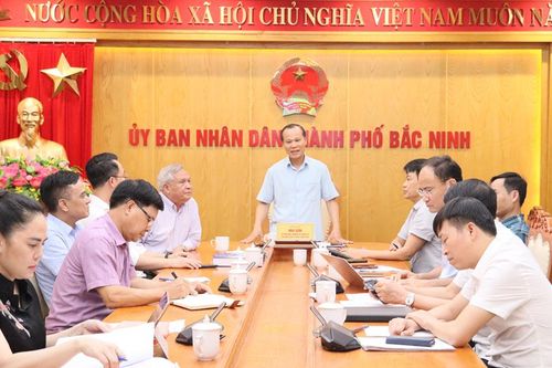 Phó Chủ tịch Thường trực UBND thành phố Mai Sơn làm việc với Trường Đại học Công nghệ Đông Á