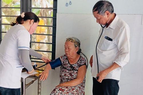 Chung tay chăm lo toàn diện cho người cao tuổi