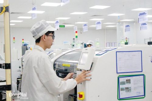 Công nhân trẻ làm chủ công nghệ