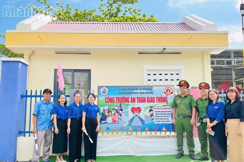 Công an xã Suối Dầu xây dựng mô hình “Cổng trường an toàn giao thông”