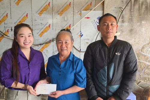 Lâm Đồng biểu dương vợ chồng tặng 4.000 cành hoa cúc trắng tri ân liệt sĩ