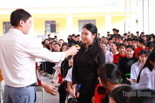 482 học sinh được tuyên truyền pháp luật thông qua Phiên tòa giả định