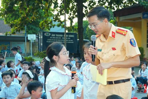 Tuyên truyền pháp luật về trật tự, an toàn giao thông cho học sinh