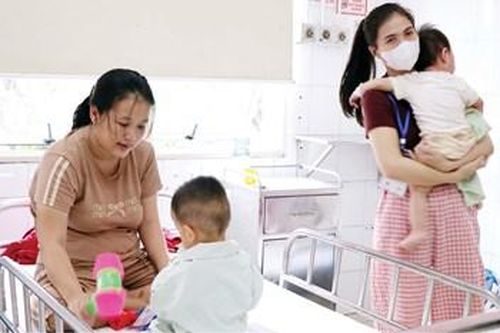 Thời tiết giao mùa, bệnh nhân nhập viện tăng đột biến