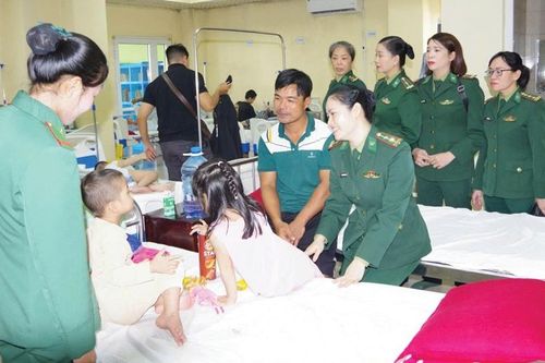 Những người mẹ biên phòng
