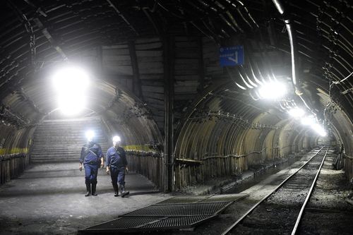 Hợp nhất quy chuẩn kỹ thuật quốc gia về an toàn đối với đèn chiếu sáng phòng nổ điện áp đến 220 V sử dụng trong mỏ hầm lò