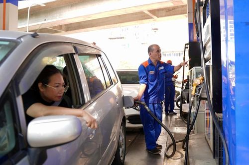 VCCI đề nghị làm rõ quyền tự quyết giá xăng dầu, gỡ rào cản phân phối