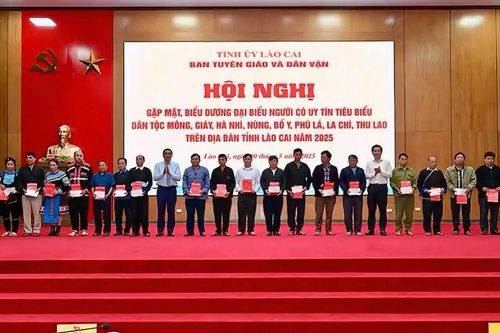 Lào Cai yêu cầu hoàn thành công nhận người có uy tín trong vùng dân tộc thiểu số trước ngày 20/10