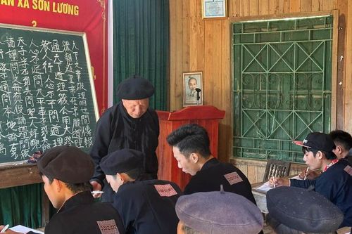 Lào Cai triển khai nhiều chính sách hỗ trợ người có uy tín vùng dân tộc thiểu số