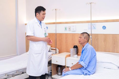 Từng được tiên lượng sống 4–6 tháng, bệnh nhân ung thư giai đoạn cuối dần ổn định sức khỏe