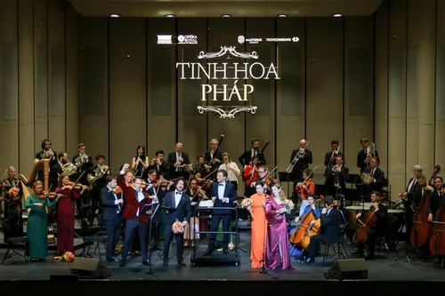 Nghệ sĩ Nhà hát Opera Hoàng gia Versailles trở lại Nhà hát Hồ Gươm