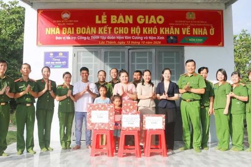 Trao Nhà đại đoàn kết cho 2 gia đình khó khăn ở Đồng Nai