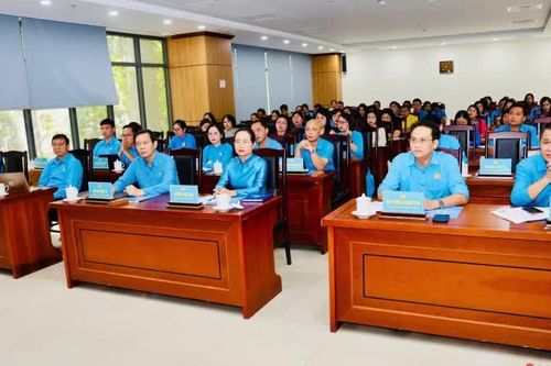 Chuẩn bị các kế hoạch chăm lo đời sống công nhân, viên chức, lao động Tết Đinh Mùi