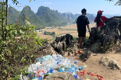 Rác thải bủa vây điểm check-in thung lũng Ngọc Côn