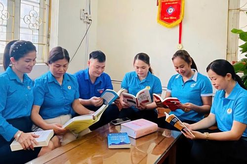Gia hạn thời gian nhận tác phẩm 'Khoảnh khắc đẹp về nữ đoàn viên, người lao động'