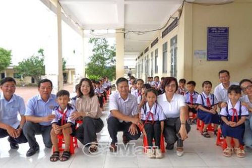 Tiếp sức cho học sinh khó khăn tại xã Khánh Lâm