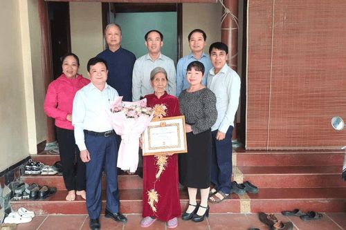 Người đảng viên 'giữ lửa' nghĩa tình nơi xóm nhỏ
