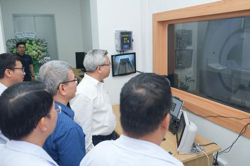 Bệnh viện E đưa hệ thống MRI 3.0 Tesla ứng dụng AI vào hoạt động