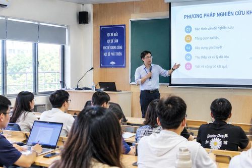 Giảng viên đi học có được tính phụ cấp thâm niên?