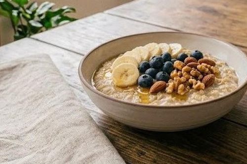 Người tập luyện nên chọn yến mạch, ngũ cốc hay trứng cho bữa sáng?