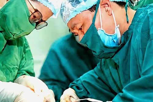Sản phụ sinh con sau 2 năm bảo tồn tử cung do rau cài răng lược