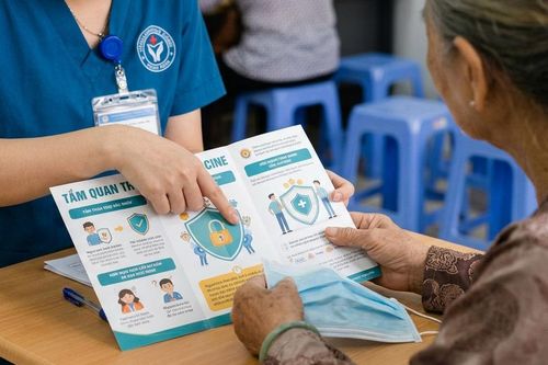 Vì sao tuổi càng cao, vaccine càng quan trọng?