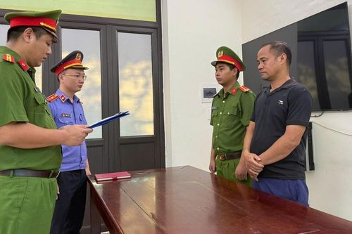 Mua thịt lợn nhiễm bệnh về chế biến lạp sườn, thịt sấy để bán ra thị trường