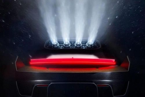 Tesla đã làm gì để ô tô Roadster có thể bay, treo ngược và lộn vòng?